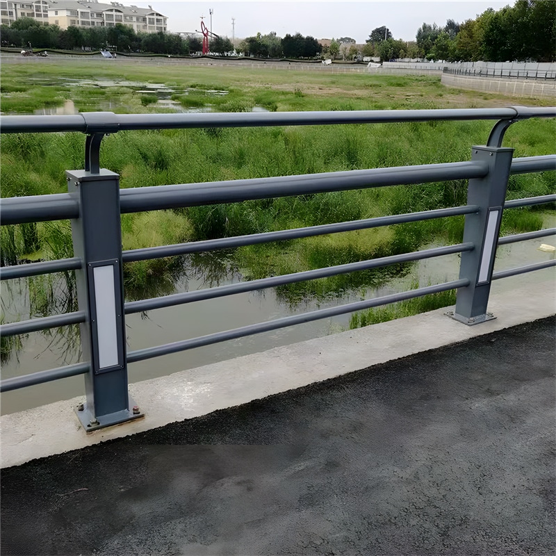 铝合金桥梁护栏自身支撑尚存 铝合金桥梁护栏自身支撑尚存